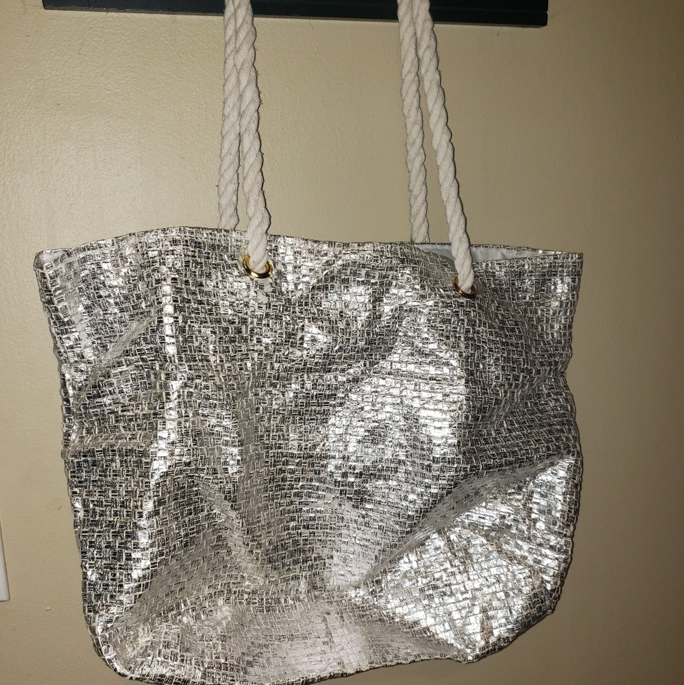 Saks fifth Avenue beach bag tote silver